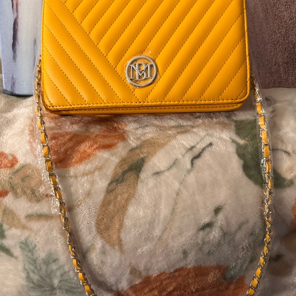 Badgley Mischka Yellow Quilted Clutch - Picture 11 of 13
